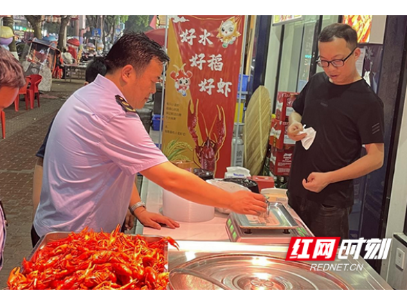 护航小龙虾节，南县市场监管局在行动