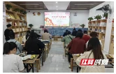 会龙山街道南站社区：巧手制礼传温情 感恩母爱暖人心