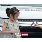 视频丨连续六年打卡高考考点 爷爷带孙女体验高考氛围