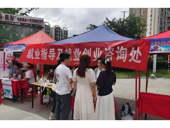 赫山区金银山街道：招聘会办到家门口 就业服务暖到心坎上