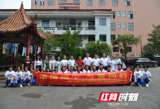 十年坚守一个约定  这所学校的师生做到了