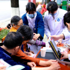 致敬雷锋 义诊服务送到居民家门口