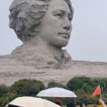 全天瞬时客流超182万人  长沙“双节”假期首日氛围感拉满