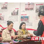 绒花里“织”出邻里情，指尖“开”出党群连心花