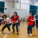 视频|学霸少女竟是上篮高手 信息竞赛女生“班BA”高难度上篮征服观众