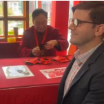 视频丨“剪”了一辈子中国人的非遗大师 遭遇职业生涯小挑战