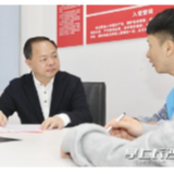 郑建新参加第七次全国人口普查登记