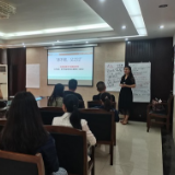 亲子教育进社区 家长喜获“育儿经”