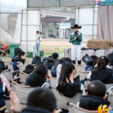 50名留守儿童首次体验马术魅力!莲花镇“马上行动·为爱前行”马术公益活动温暖举行