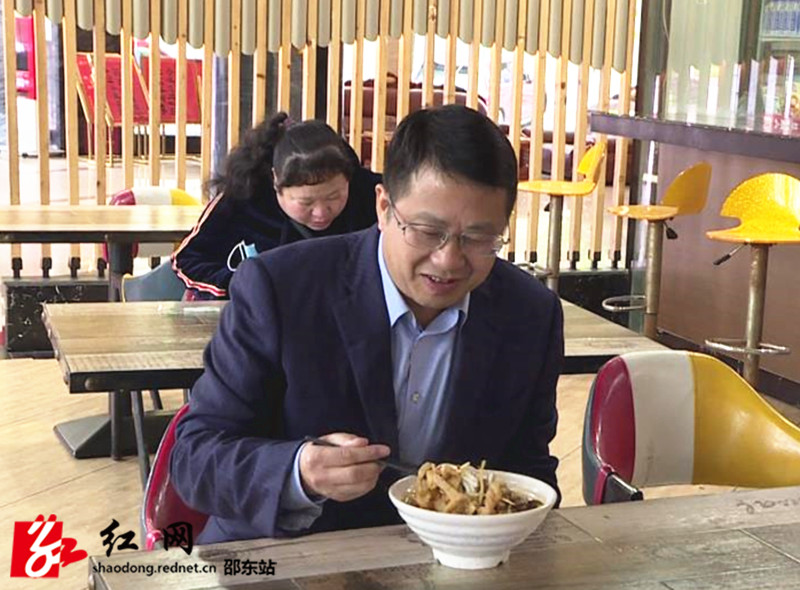 沈志定吃早餐_副本.jpg