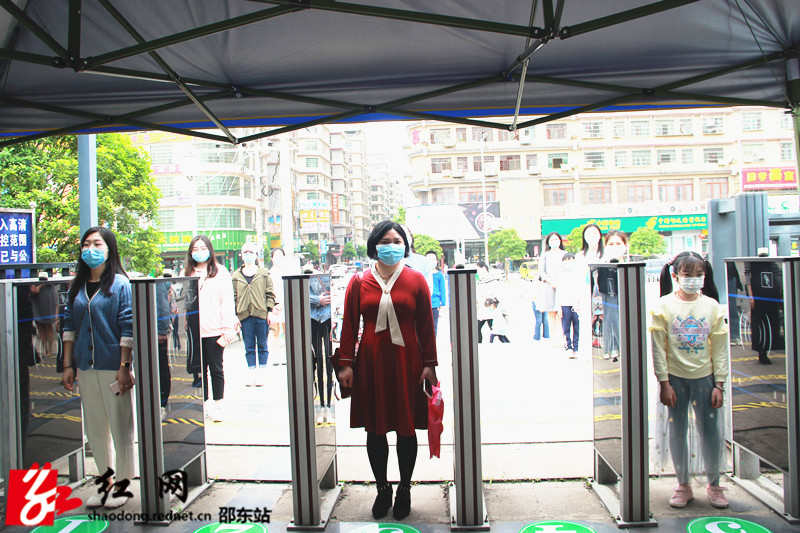 图为邵东市二完小正在开展应急演练_副本.jpg