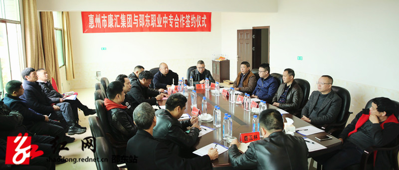 签约座谈会现场_副本.jpg