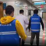 视频 | 老人车祸入院十余天 不相识的“儿女”纷纷来照顾