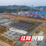 奋战一线“我”在岗 长沙建设者工地过“双节”