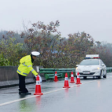 持续低温雨雪天气来袭 长沙交警发布交通出行提醒