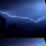 视频 | 一度令人惊恐的闪电 居然美到如此惊艳！