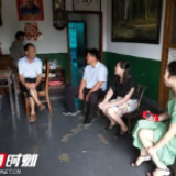 “七一”探望老党员 薪火相传送温暖