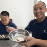 极度舒适！长沙消防员的餐盘告诉你什么叫“光盘”