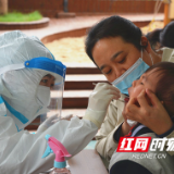 幼儿园核酸检测日，萌娃为医务人员献上暖心之礼