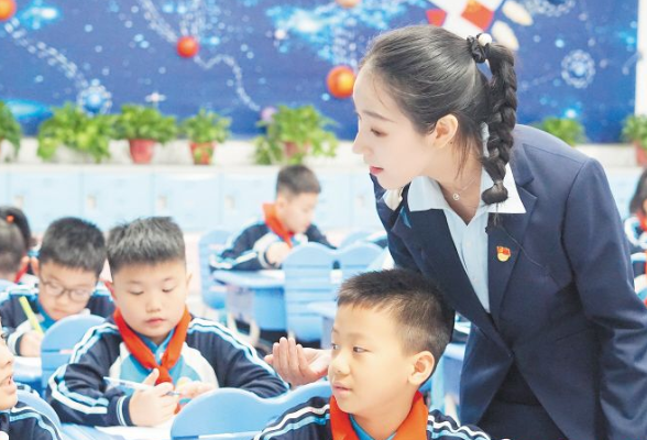 长沙各中小学校积极探索智慧课堂 借助信息技术赋能“双减”