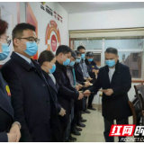 大早上的慰问红包,温暖了一线物业员工的心