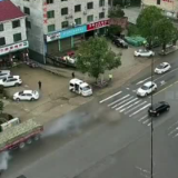 视频 | 货车下窜出“风火轮” 浏阳交警神反应，点赞！