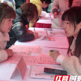 走几步出来应聘，月薪过万家门口上班 这场招聘会人气旺