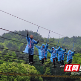 视频 | 编草鞋、“飞夺泸定桥”……师生这样体验“长征”