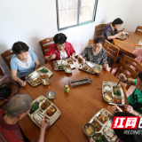 幸福“端”上桌 雨花区老年餐桌实力圈粉