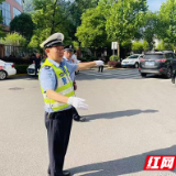 六旬交警主动请战 想最后一次护航高考