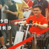 视频 | 纵有疾风起，人生不言弃 无腿少年无畏追光