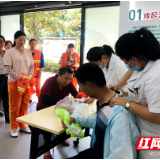 致敬烈日下的坚守：关爱环卫工人 防暑降温送清凉