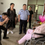 教育整顿·我为群众办实事 | 户上门把证送 贴心关怀暖民心