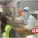 暖心！请来“白衣战士”为“橙衣侠”核酸检测“开绿灯”