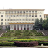 南华大学： 学校搭好戏台 学生自由发展