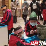 孩子们走进博物馆体验“文物修复” 这样的寒假真“双减”