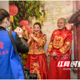 视频｜送爱下乡！雨花区千对金婚银婚夫妻补拍婚纱照