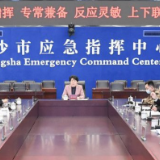 除夕夜，吴桂英调度检查工作并向全市人民拜年