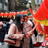 街巷社区元宵闹 暖意芙蓉品团圆
