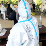 抗疫故事：脱下防护服，她们也是女儿、妻子、母亲