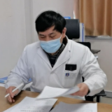 近视手术越贵越好?专家提醒:要依据个人的眼部条件决定