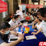 暖心慰问 送居民健康一“夏”！