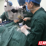 8岁女孩找东西纯靠“摸” 经检查已是青光眼晚期