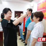长沙市卫健委离退休党支部举行“光荣在党50年”纪念章颁发仪式