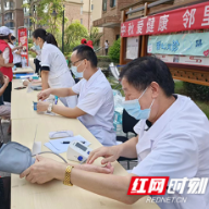 百姓不跑专家跑 长沙龙庭社区开展中秋义诊送温暖