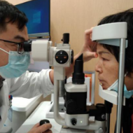 双眼视力模糊1年多竟是白内障 专家提醒:切勿一拖再拖