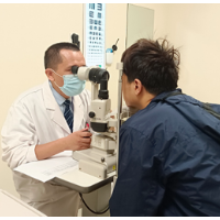 驾校教练长期紫外线照射眼睛!要警惕这种眼病