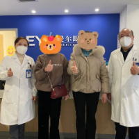 54岁患者“飞白”术后拨云见日，让眼睛重返年轻！