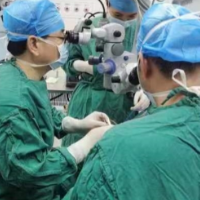 漂亮女孩遭眼肿瘤“折磨”5年 长沙爱尔专家妙手施诊救助