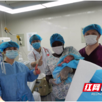 手电光下生死时速！中国援塞拉利昂医疗队成功抢救非洲高危产妇